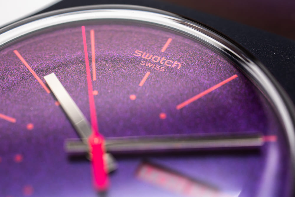 detaliu ceas swatch 