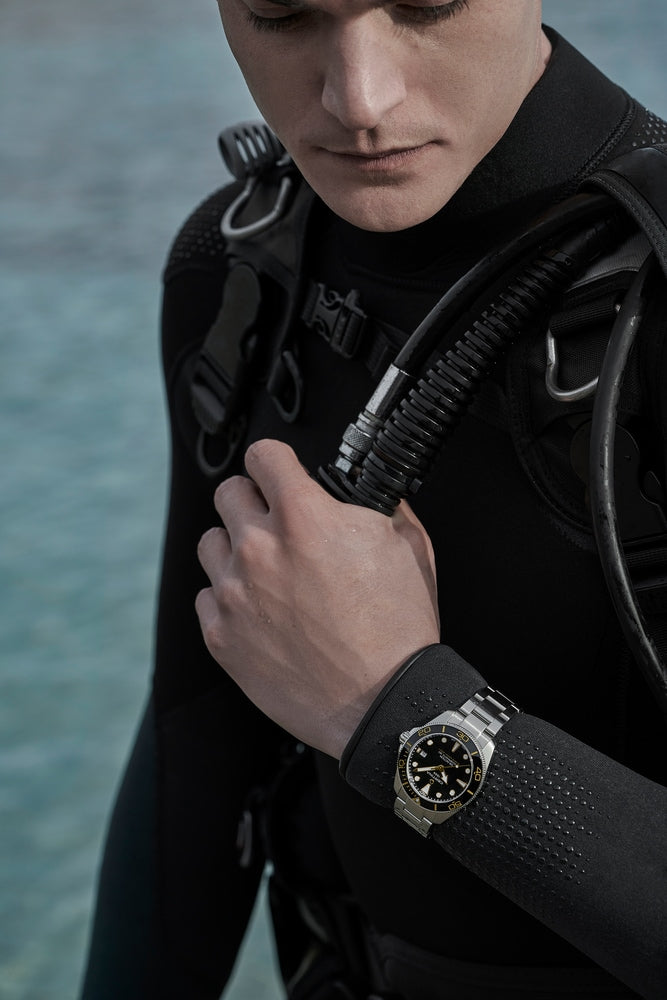 Ceas Certina DS Action Diver 40.5mm Powermatic 80 C048.407.11.051.01 - purtat pe incheietura