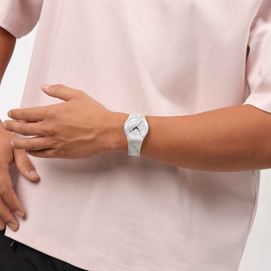 Ceas Swatch Curvilinear GZ363 - purtat la mana