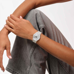 Ceas Swatch Curvilinear GZ363 - purtat la mana