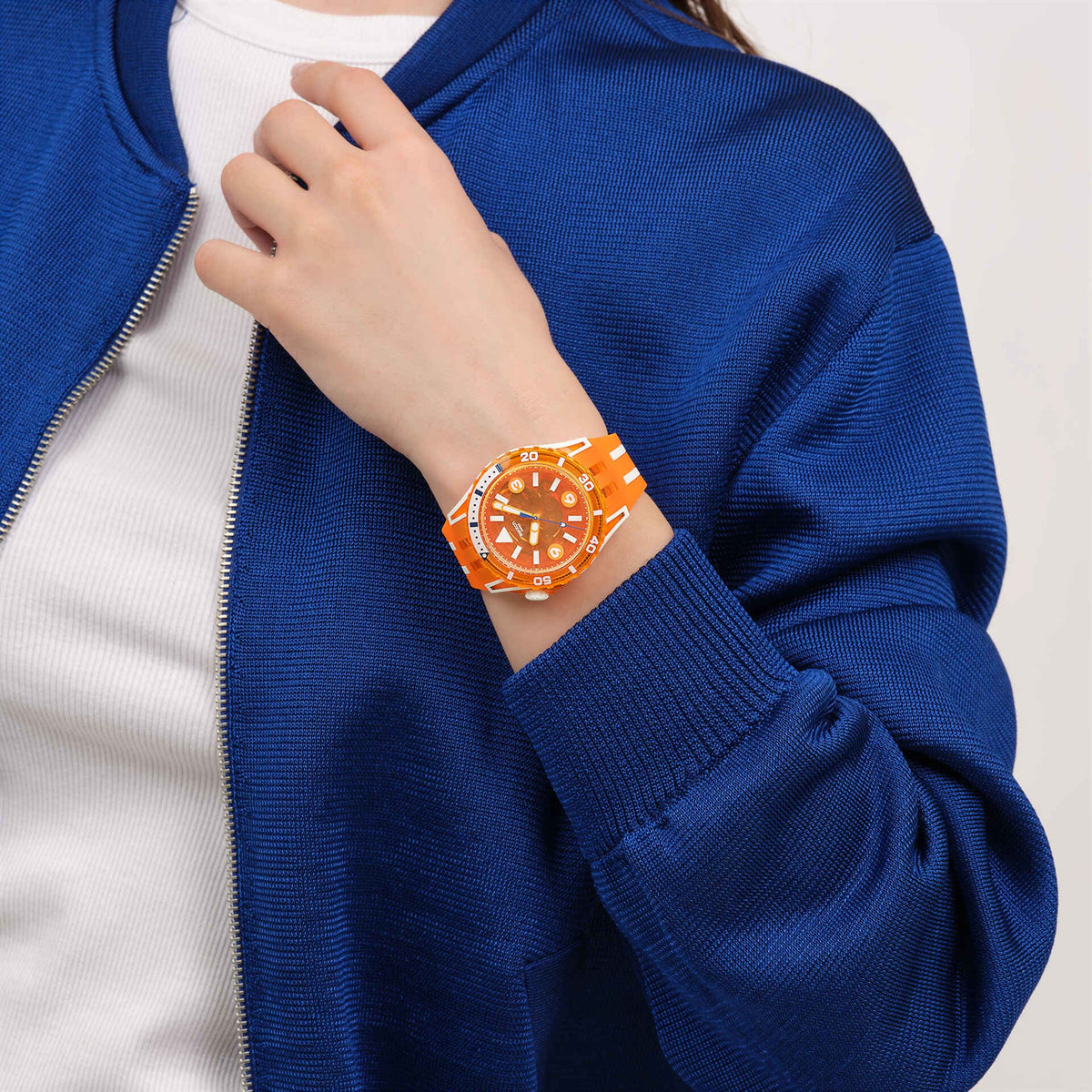Ceas Swatch Pacific Sea Nettle SSCU09O100 - lifestyle