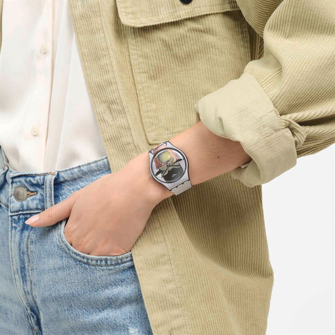 Ceas Swatch Le Fils de l'Homme by Rene Magritte SUOZ350 - purtat la mana