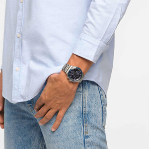 Swatch Cobalt Lagoon - lifestyle