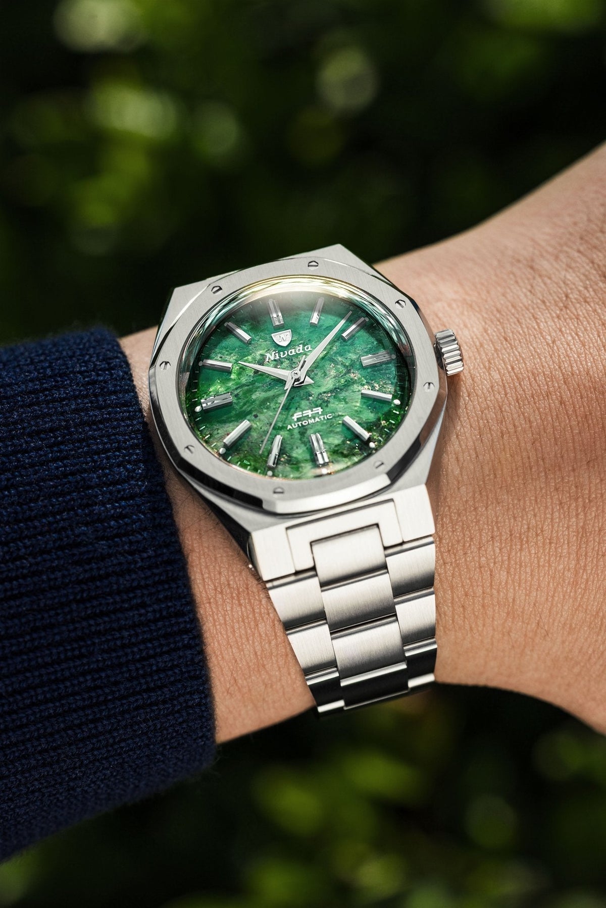 Nivada F77 Green Aventurine MK2 pe incheietura