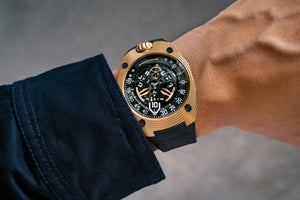 URWERK UR-150 Golden Scorpion pe incheietura
